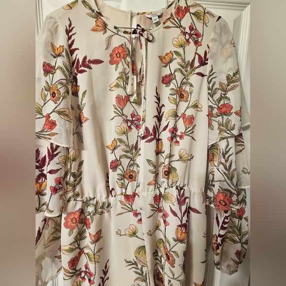 Sold.Guess Floral Romper. Size Large. - Picture 4 of 12